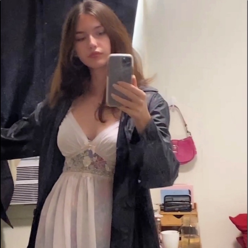 Meet your Posher, Clara